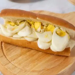 بيض مسلوق جبن